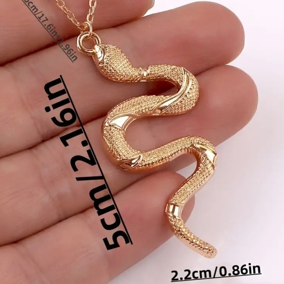 Snake 🐍 Pendant Necklace. Silver Chic Design. NWT - Picture 5 of 9
